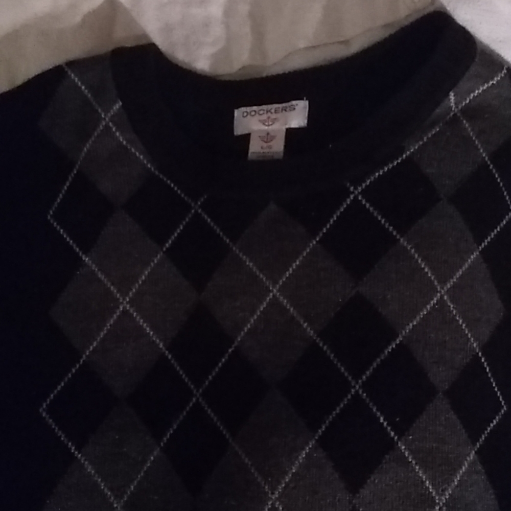 Dockers sweater no buttons